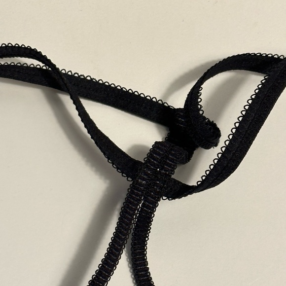 Fabletics Black Sports Bra - Picture 5 of 5